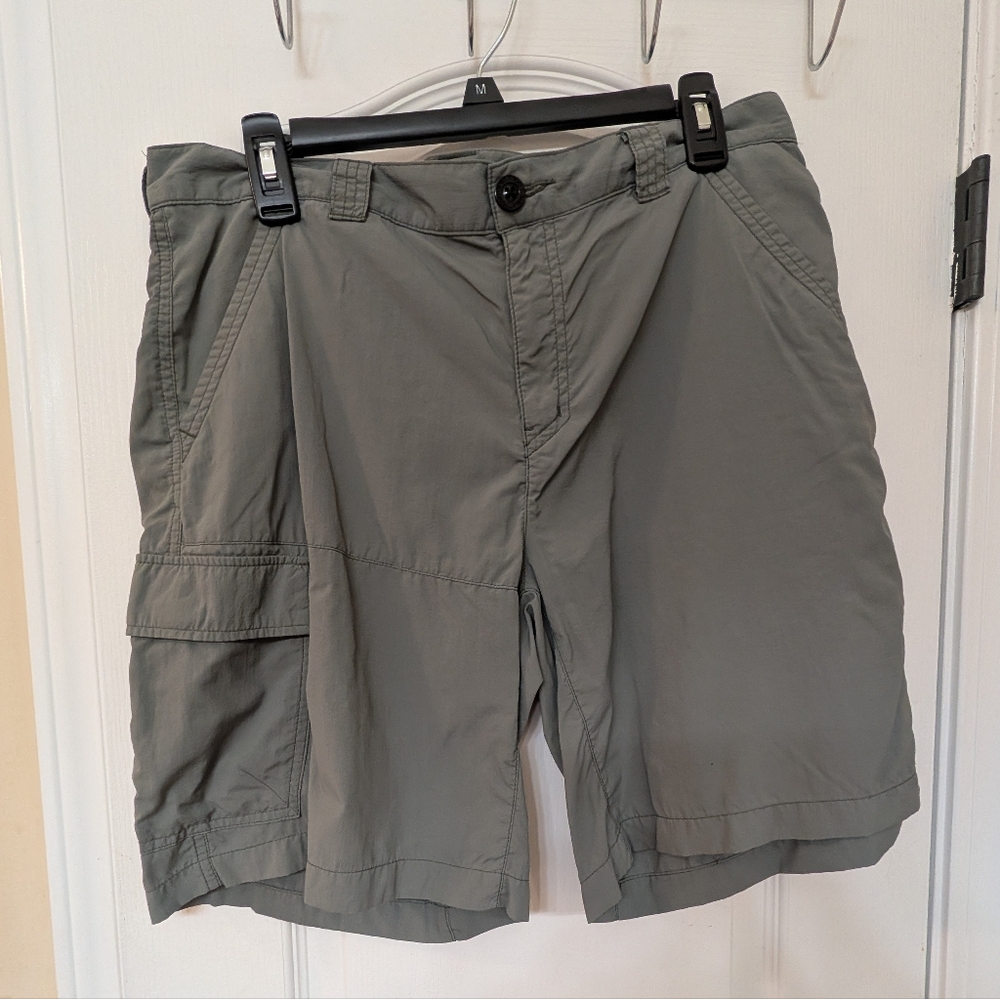 Columbia Omni-Shade Men's Cargo Hiking Shorts in Olive